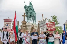 A Fidesz által akadályozott Budapest Pride-ra válaszul itt a kormánypárt büszkeségcunamija
