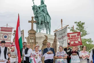 A Fidesz által akadályozott Budapest Pride-ra válaszul itt a kormánypárt büszkeségcunamija