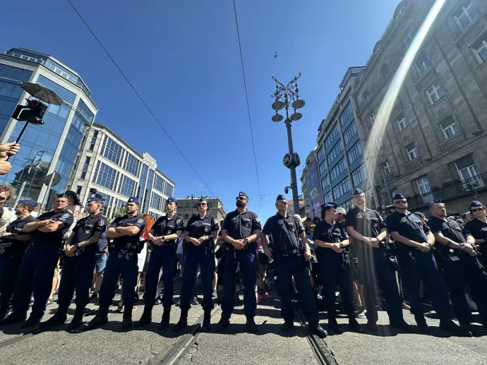 Így nézett ki a rendőri sorfal az Astoriánál – Fotó: Huszti István / Telex