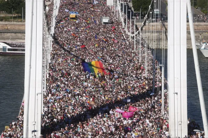 Túl sokan vannak, megbénult a város, nincs árnyék, hangos a zene – így látja a kormányközeli sajtó a Pride-ot