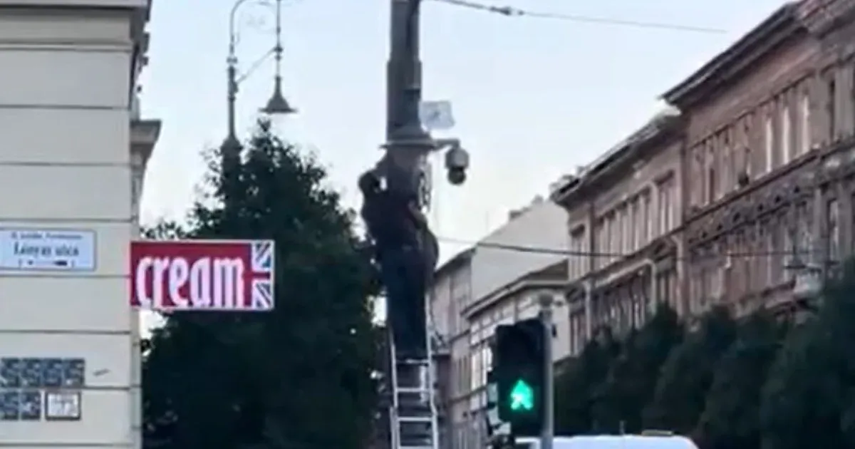Alig ért véget a Pride, máris elkezdték leszerelni az ideiglenes térfigyelő kamerákat a Kálvin térnél
