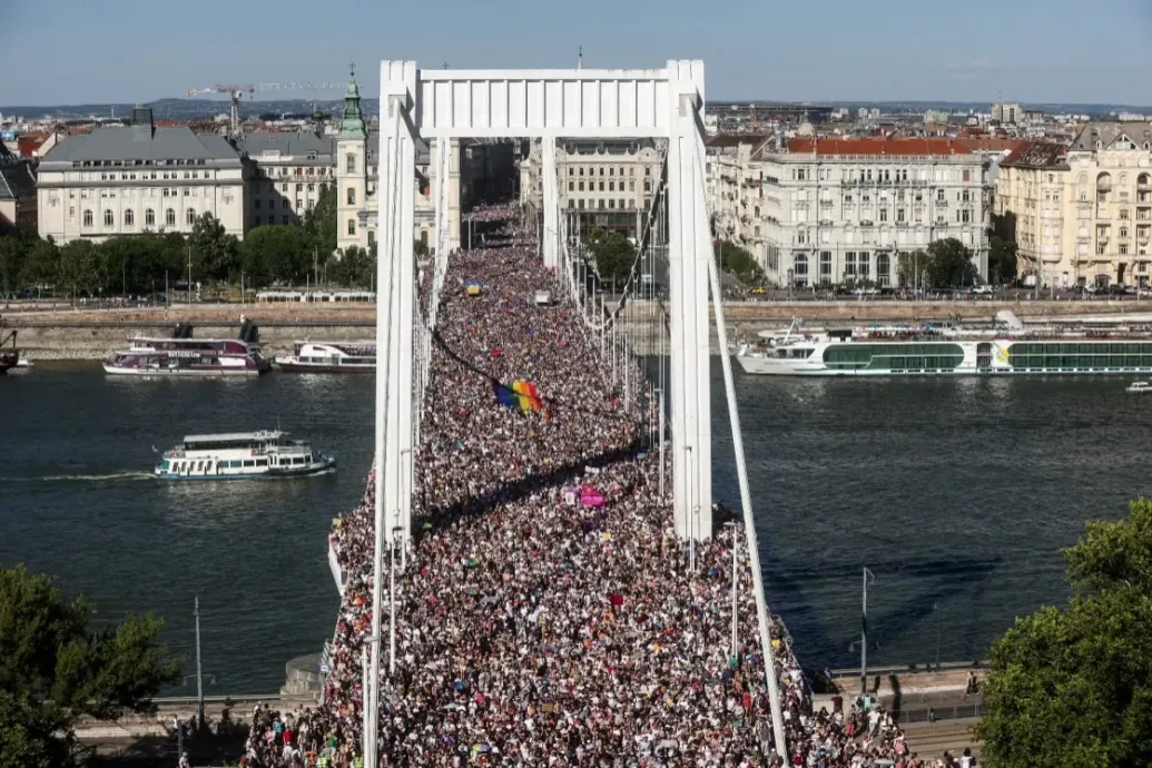 Egy szóval sem számolt be a Pride-ról a közmédia vasárnap reggeli Híradója – Forrás: Telex.hu