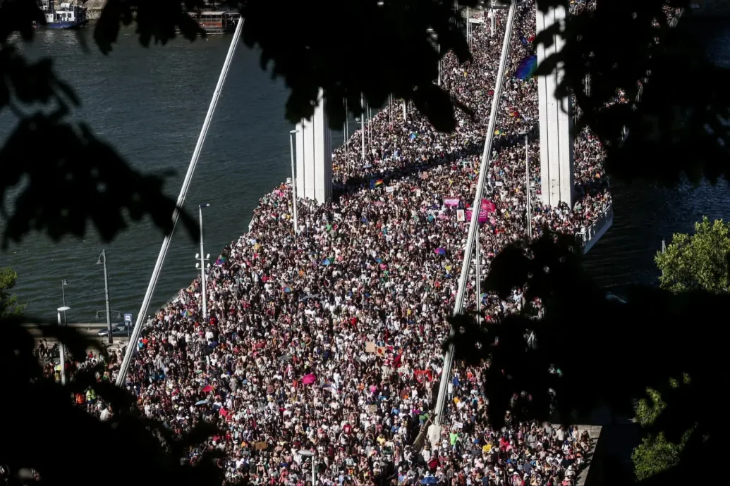 Magyar Péter Orbánról: A Pride népszerűsítésében nála ma nincs nagyobb tehetség Európában – Forrás: Telex.hu