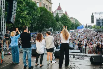Karácsony Gergely a Karmelitára mutatott a Pride-on, a szélsőjobbos Geert Wilders náci karlendítést látott