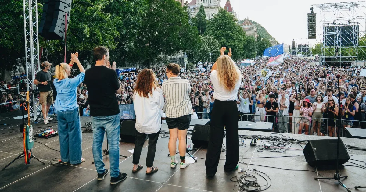 Karácsony Gergely a Karmelitára mutatott a Pride-on, a szélsőjobbos Geert Wilders náci karlendítést látott
