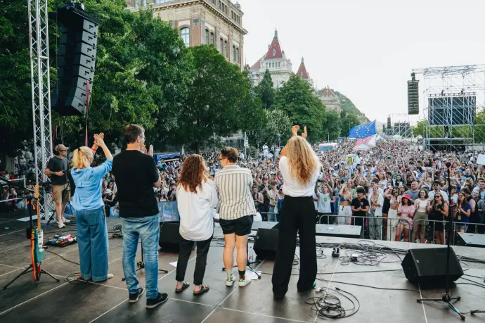 Karácsony Gergely a Karmelitára mutatott a Pride-on, a szélsőjobbos Geert Wilders náci karlendítést látott
