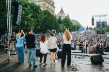 Karácsony Gergely a Karmelitára mutatott a Pride-on, a szélsőjobbos Geert Wilders náci karlendítést látott