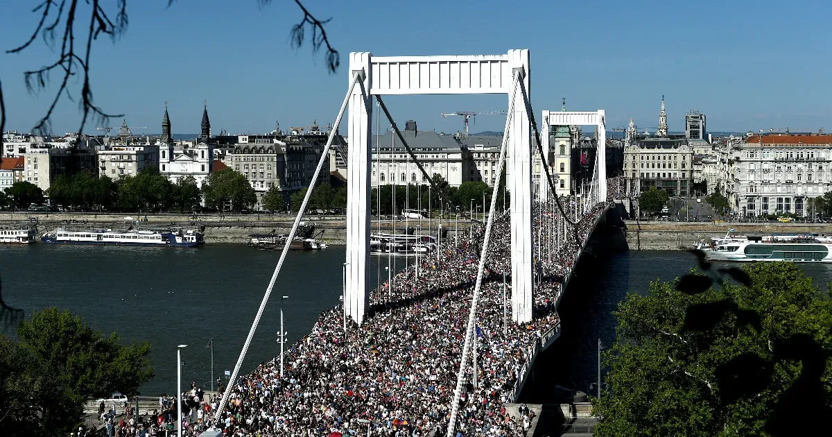 Drónfelvételen látszik igazán, mennyien vettek részt a szombati Pride-on