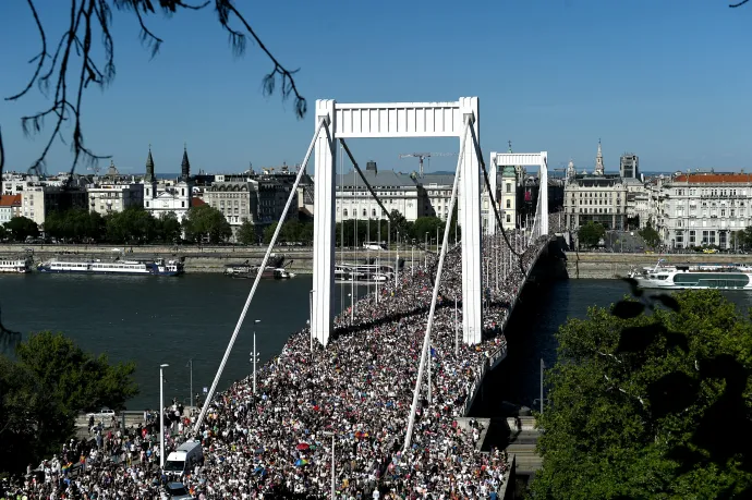 Drónfelvételen látszik igazán, mennyien vettek részt a szombati Pride-on