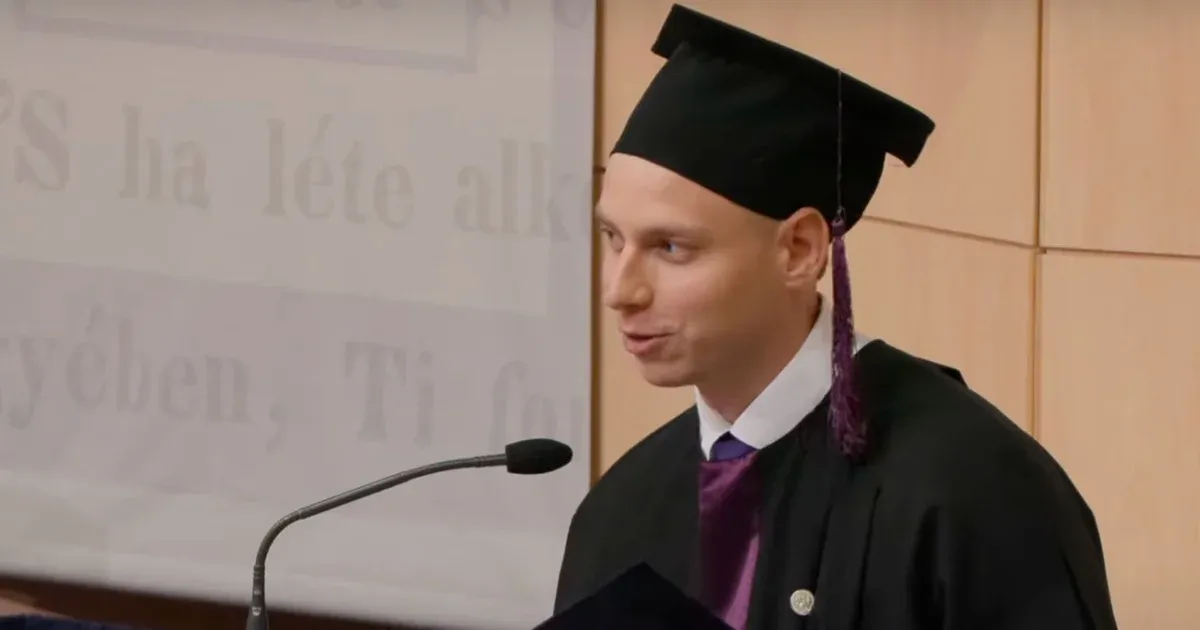 Az összedőlés szélén álló egészségügyről beszélt a szegedi orvoskar végzős hallgatója a diplomaosztón