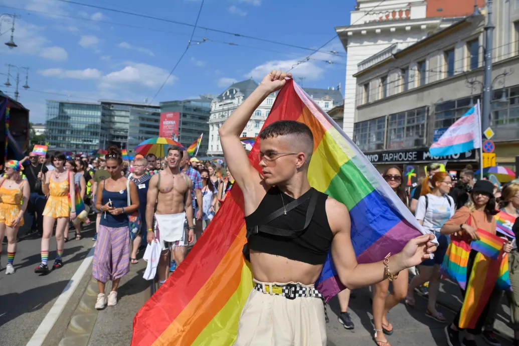 Orbán Balázs felmondta a kormányzati mantrát az idei Pride-ról, majd posztolt néhány régi képet – Forrás: Telex.hu