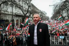 Kehi: Ruszin-Szendi Romulusz törvénytelenül, közpénzből végeztetett magánzsírleszívást a Honvédkórházban