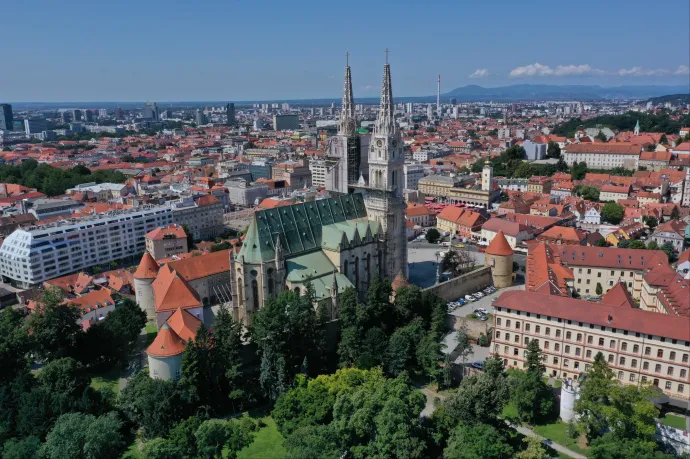 Kerüljük el autóval Zágrábot hétvégén, javasolja a horvát turisztikai minisztérium a csúcsforgalom miatt
