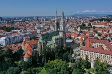 Kerüljük el autóval Zágrábot hétvégén, javasolja a horvát turisztikai minisztérium a csúcsforgalom miatt