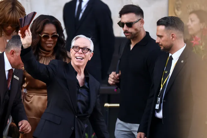 Usher és felesége, Jennifer Goicoechea, valamint Tommy Hilfiger és Oprah Winfrey indulnak a többnapos esküvő egyik helyszínére – Fotó: Yara Nardi