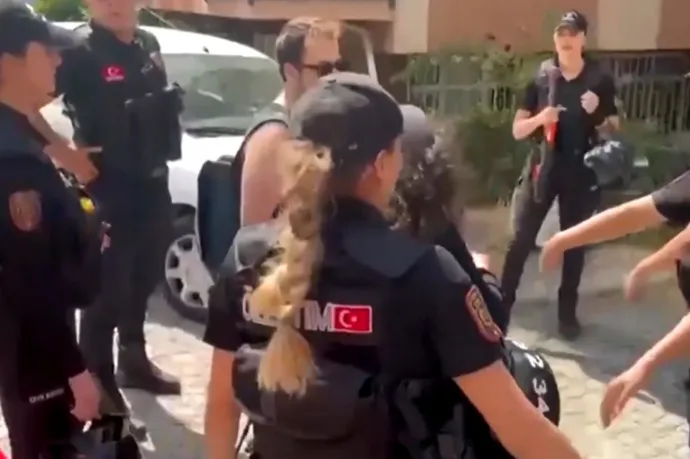 A török rendőrség keményen fellépett a Pride ellen, több mint ötven embert vettek őrizetbe Isztambulban