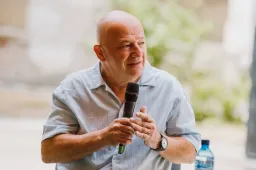 Mítoszok és állatok minden mennyiségben: Láng Zsolt világépítése a Bestiáriumban