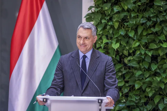 Lázár János sajtótájékoztatót tart a Közlekedési Minisztériumban 2025.05.27-én – Fotó: Melegh Noémi Napsugár / Telex
