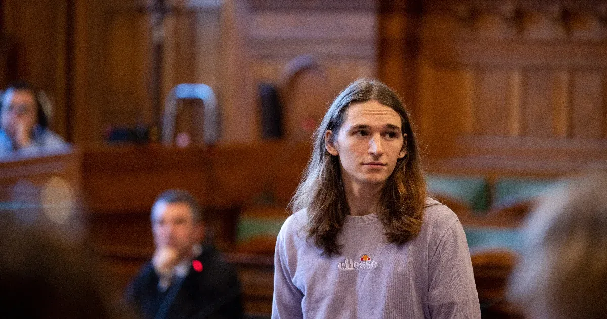 Kritikus az állapota, börtönkórházba szállítják az éhségsztrájkoló Maja T. antifa aktivistát