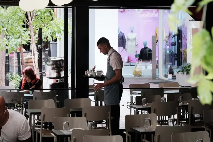 Arte: Görögországban csak a turistáknak süt a nap, a helyi fiatalok robotolnak