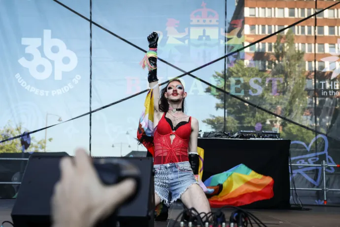 Emma Rebel előadása a Budapest Büszkeség nagyszínpadán, 2025. június 28-án – Fotó: Huszti István / Telex