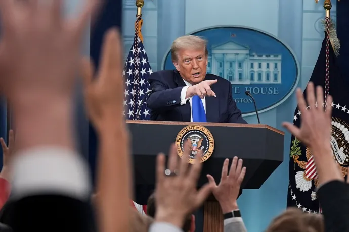 Donald Trump amerikai elnök sajtótájékoztatón válaszol újságírók kérdéseire a Fehér Házban, Washingtonban 2025. június 27-én – Fotó: Ken Cedeno / Reuters