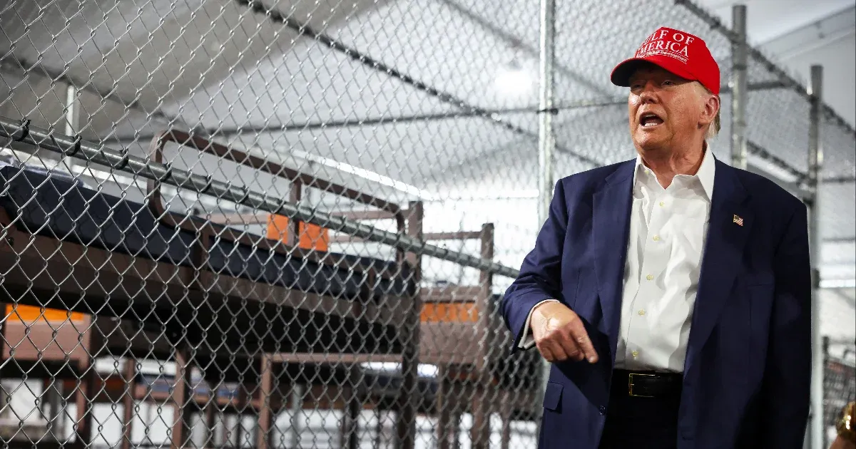 Trump azzal adta át az Aligátor Alcatraz börtönt, hogy a bevándorlóknak majd cikkcakkban kell futniuk