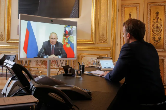 Három év után szóba állt egymással Putyin és Macron
