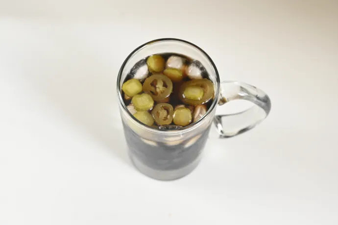 Kóla, jalapeno, savanyú uborka – Fotó: Mondovics Péter / Telex