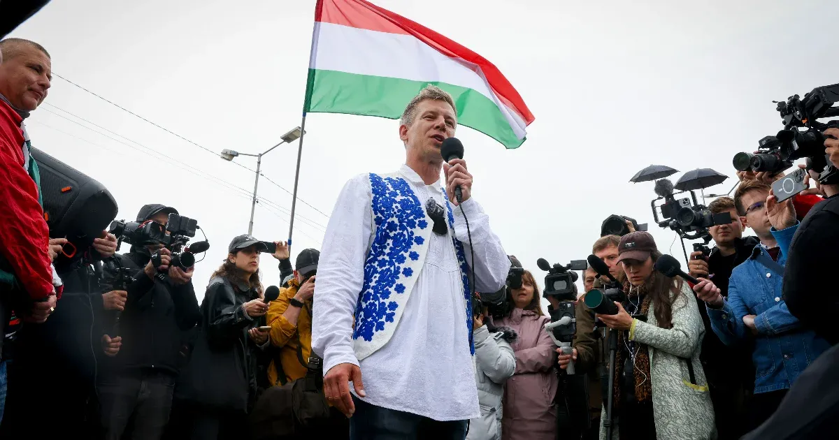 Magyar Péter ironikusan reagált arra, hogy Lázár szerint a Tisza Párt rátámadt a magyar vasútra