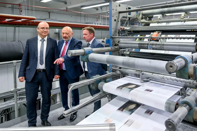 Tanévkezdésre minden diák tankönyvei ott lesznek az iskolákban, ígérte a köznevelési államtitkár