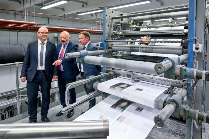 Tanévkezdésre minden diák tankönyvei ott lesznek az iskolákban, ígérte a köznevelési államtitkár
