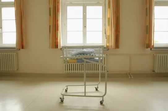 Már a terhesség alatt dönthetnek arról, hogy elveszik az anyától a veszélyeztetett helyzetben lévő újszülöttet