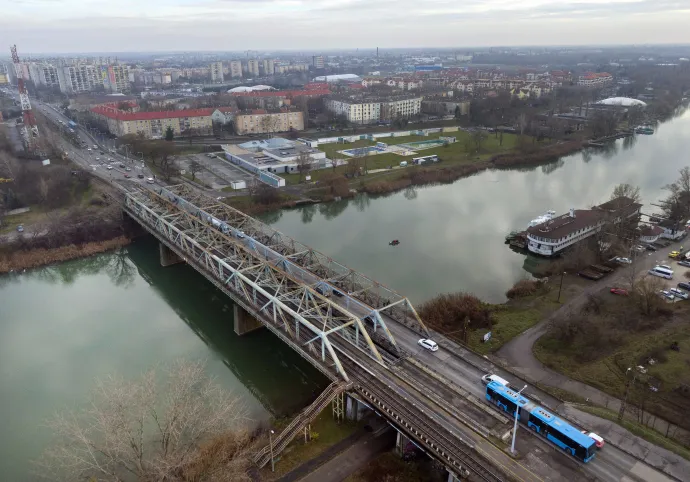 A főváros XXI. kerülete és XX. kerülete között húzódó Gubacsi híd 2020 decemberében – Fotó: Máthé Zoltán / MTI