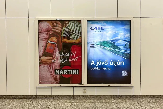 A CATL toborzóplakátja 2025. július 1-jén a budapesti M2-es metró aluljárójában – Fotó: Előd Fruzsina / Telex