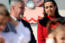 Sok település olyan kiszolgáltatott, hogy a polgármesternek muszáj „szembeköpnie” magát