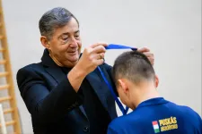 Akár 2200 milliárd forinttal is támogathatták az Orbán rendszer 13 kiemelt oligarcháját az uniós adófizetők