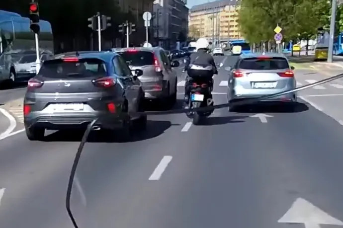 Ámokfutó motorost üldöztek a rendőrök keresztül Budapesten