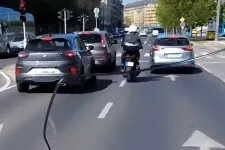 Ámokfutó motorost üldöztek a rendőrök keresztül Budapesten