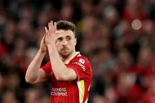 Autóbalesetben meghalt a Liverpool portugál futballistája, Diogo Jota