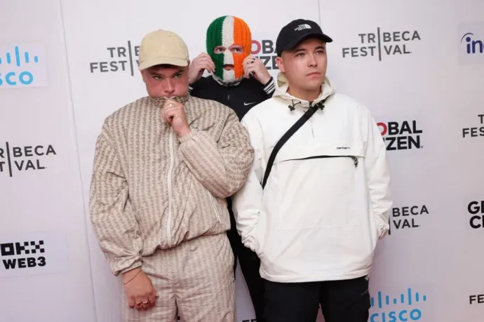 Megint itt vannak a balhés északír rapperek