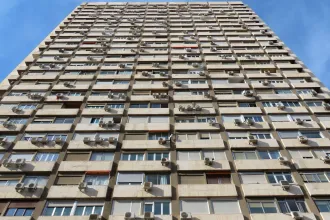 Menjen egész nap a légkondi, vagy olcsóbb, ha csak akkor nyomatjuk, amikor otthon vagyunk?