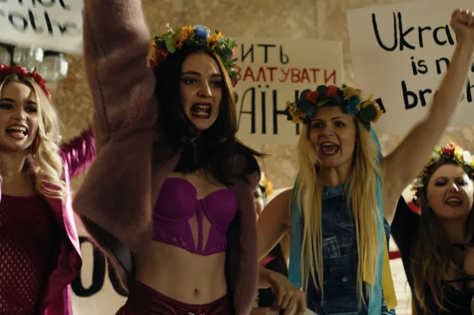 Abban az országban, ahol rövid szoknyás nőkről kér fotókat egy újság az olvasóktól, kötelező filmnek kéne lennie az Oxanának