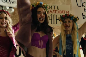 Abban az országban, ahol rövid szoknyás nőkről kér fotókat egy újság az olvasóktól, kötelező filmnek kéne lennie az Oxanának