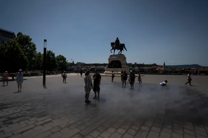 Hétfő éjfélig meghosszabbították a hőségriadót