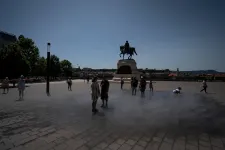Hétfő éjfélig meghosszabbították a hőségriadót