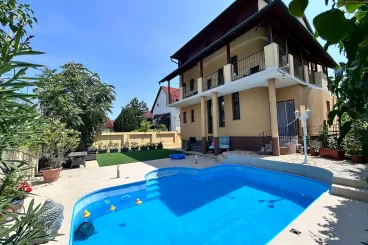 Két család, egy ház, nulla kompromisszum – ilyen az igazi duplex