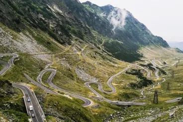 Medve ragadott el és ölt meg egy országúti parkolóban megálló olasz motorost Romániában