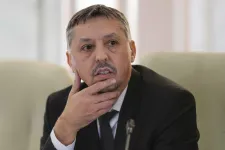 Daniel David: Egyszerűsítik és szigorítják a tanulói és hallgatói ösztöndíjak rendszerét