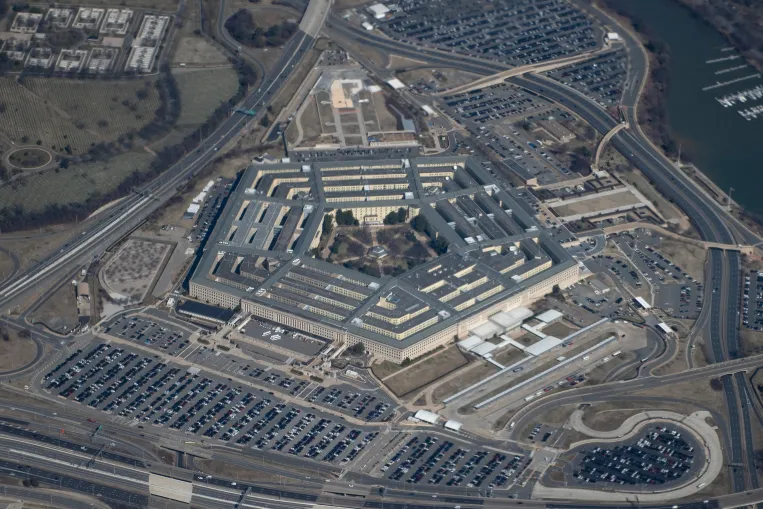 A Pentagon a saját, szupertitkos fegyverprogramjait fedte el az ufós összeesküvés-elméletek terjesztésével